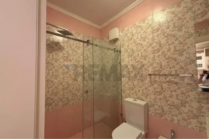 Tirane, jepet me qera apartament 1+1 Kati 2, 50 m² 550 € (Rruga barikadave)