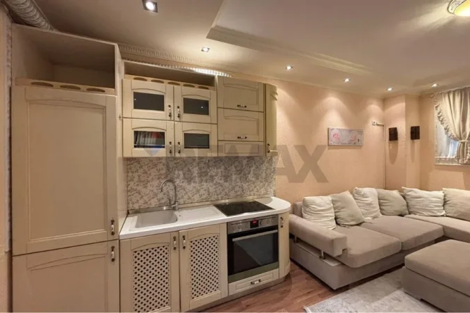 Tirane, jepet me qera apartament 1+1 Kati 2, 50 m² 550 € (Rruga barikadave)