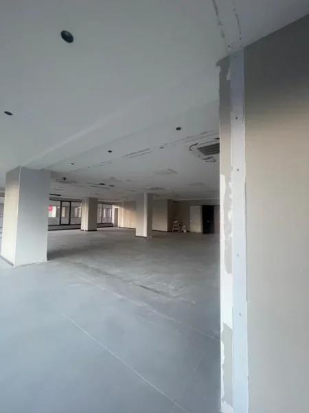Tirane, jepet me qera ambjent biznesi Kati 1, 332 m² 5.312 € (Kompleksi Delijorgji)