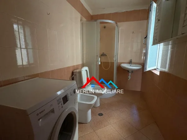 Tirane, jepet me qera apartament 2+1+Ballkon Kati 5, 70 m² 580 € (RRUGA PETRO NINI LUARASI,SHKOLLA E BALETIT)