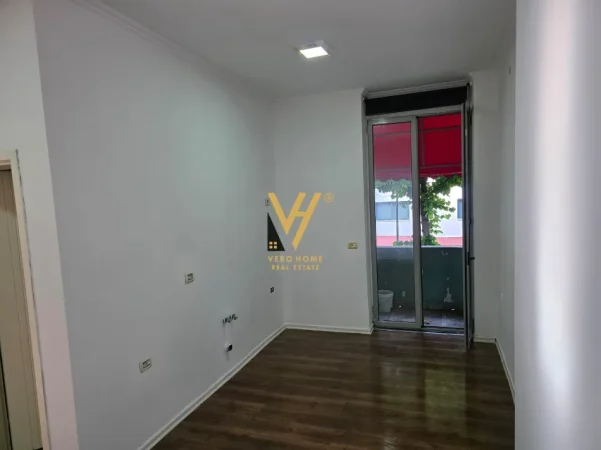 Tirane, jepet me qera zyre Kati 2, 75 m² 570 € (STADIUMI DINAMO)