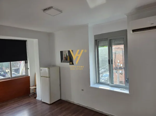 Tirane, jepet me qera zyre Kati 2, 75 m² 570 € (STADIUMI DINAMO)
