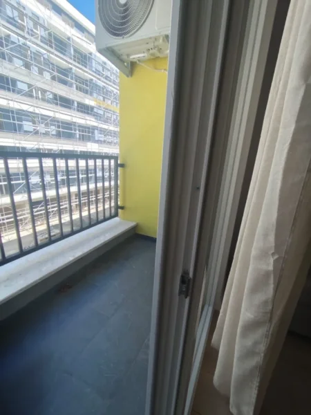 Tirane, jepet me qera apartament 1+1 , 430 € (Univers City)