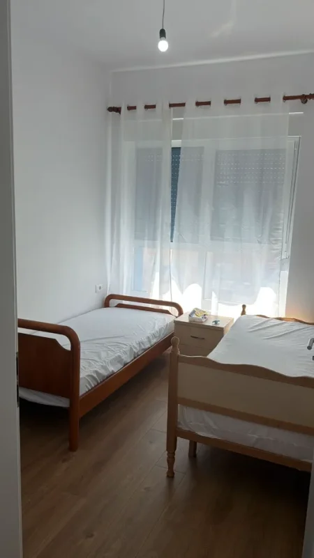 Tirane, jepet me qera apartament 2+1+Ballkon Kati 7, 98 m² 500 € (Ali Demi/Rezidenca Kadiu)
