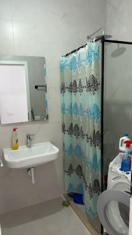 Tirane, jepet me qera apartament 2+1+Ballkon Kati 7, 98 m² 500 € (Ali Demi/Rezidenca Kadiu)