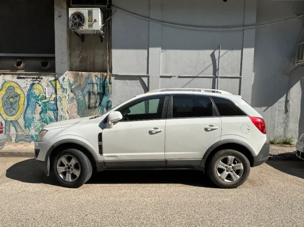 Tirane, shitet SUV Opel Antara Nafte, e bardhë automatik Kondicioner 97.000 km 5.501 €