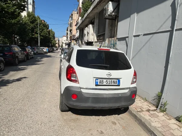 Tirane, shitet SUV Opel Antara Nafte, e bardhë automatik Kondicioner 97.000 km 5.501 €