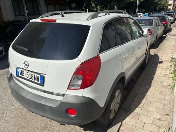 Tirane, shitet SUV Opel Antara Nafte, e bardhë automatik Kondicioner 97.000 km 5.501 €