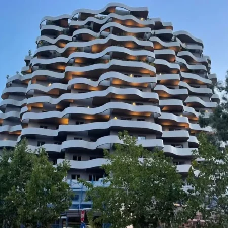 Tirane, jepet me qera zyre , 270 m² 4.000 € (Lion Park Residence)