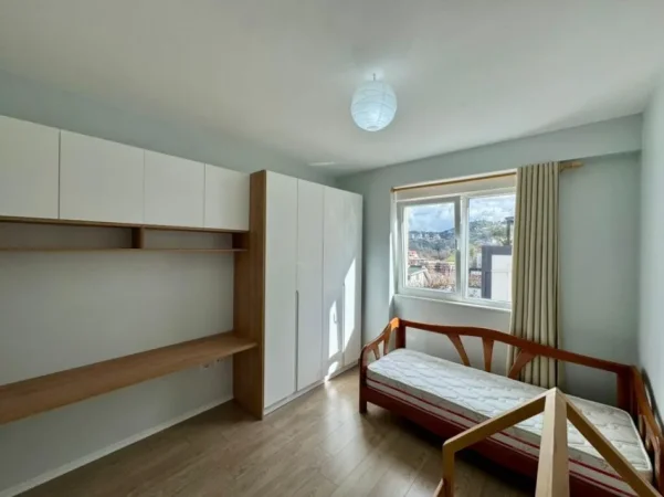 Tirane, shitet apartament 2+1 Kati 4, 105 m² 278.000 € (Liqeni i Thatë)