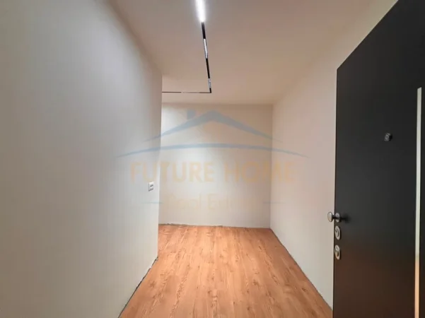 Tirane, jepet me qera zyre Kati 9, 1.500 €