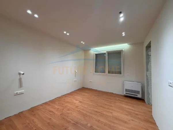 Tirane, jepet me qera zyre Kati 9, 1.500 €