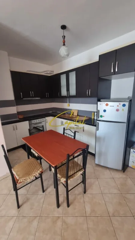 Tirane, jepet me qera apartament 2+1 Kati 7, 100 m² 400 € (YZBERISHT)