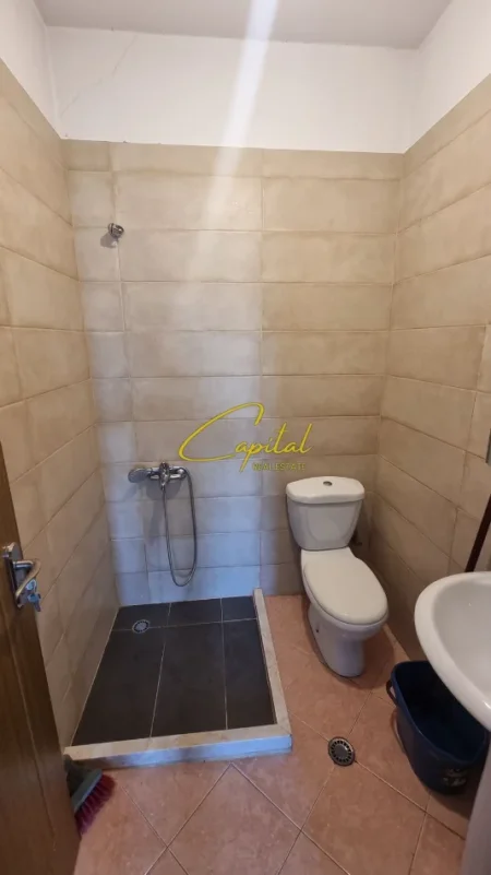 Tirane, jepet me qera apartament 2+1 Kati 7, 100 m² 400 € (YZBERISHT)