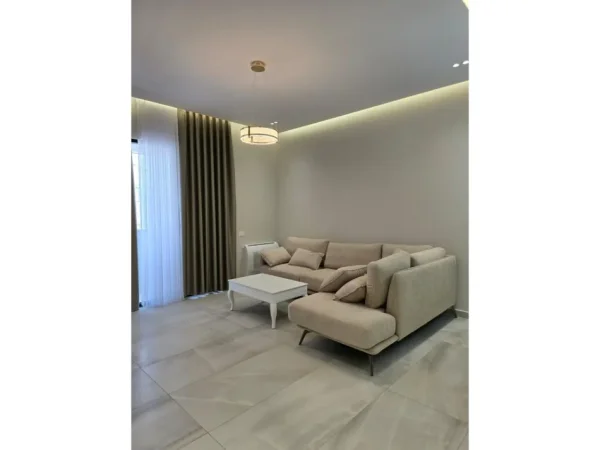 Tirane, jepet me qera apartament 2+1 Kati 4, 120 m² 1.100 € (Vasil Shanto Fron143012)