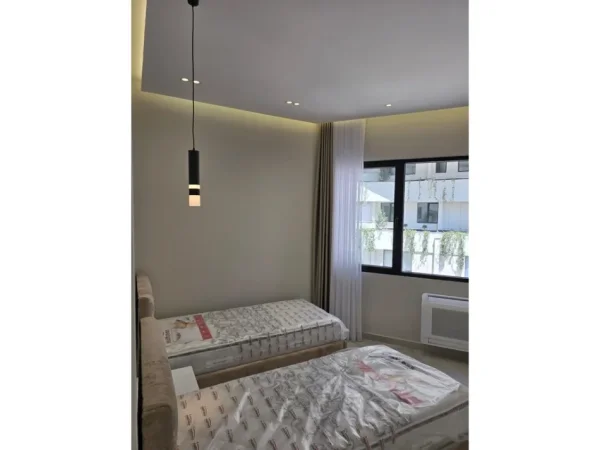Tirane, jepet me qera apartament 2+1 Kati 4, 120 m² 1.100 € (Vasil Shanto Fron143012)