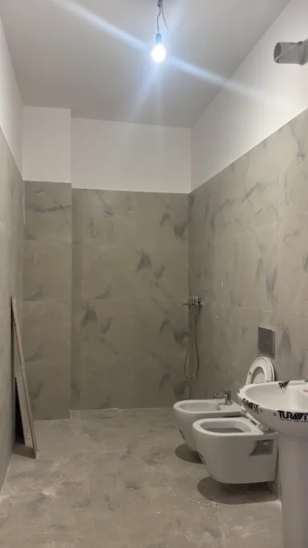 Tirane, jepet me qera apartament 1+1, Kompleksi Aura by Lim Em