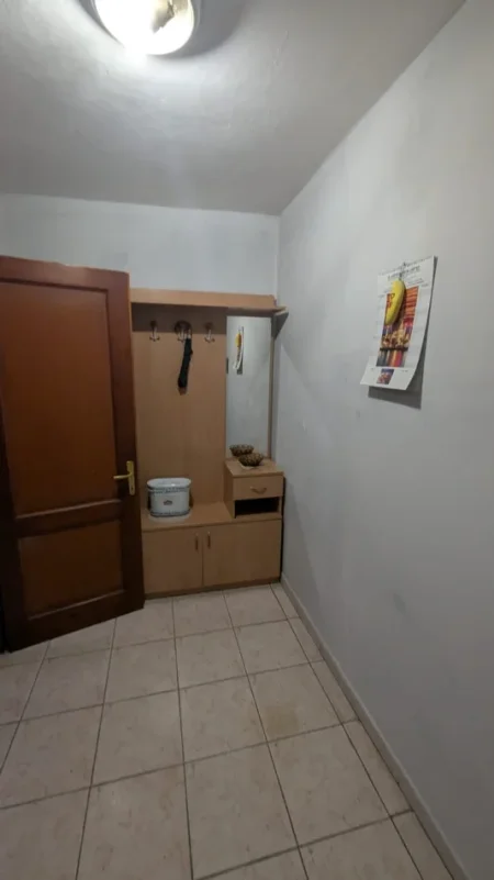 Shqiperi, jepet me qera apartament 1+1+Aneks+Ballkon , 425 € (Artan Lenja)