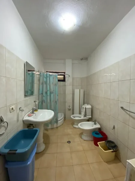 Tirane, jepet me qera apartament 2+1 Kati 1, 110 m² 550 € (Kodra e Diellit)