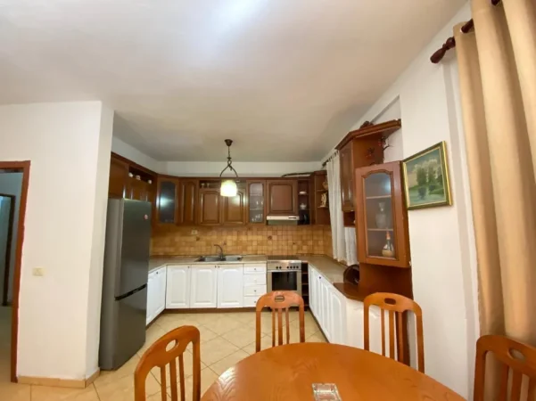 Tirane, jepet me qera apartament 2+1 Kati 1, 110 m² 550 € (Kodra e Diellit)