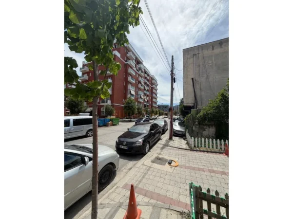 Tirane, jepet me qera ambjent biznesi Kati 0, 51 m² 500 € (Astir)