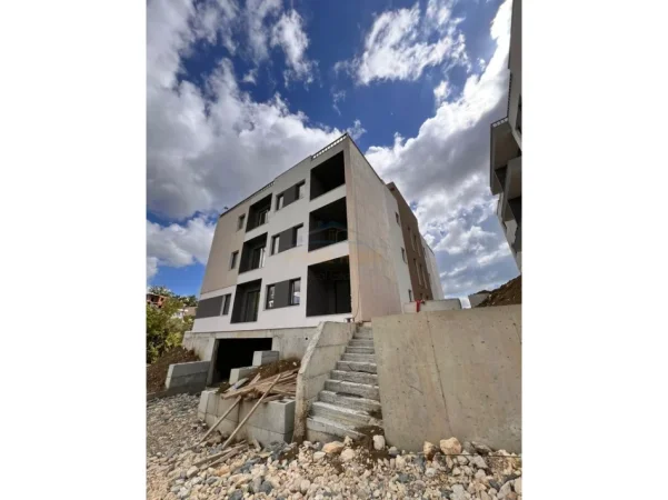 Tirane, shitet apartament 2+1 Kati 3, 90 m² 143.200 € (Kompleksi Muraga, Rruga Dalip Topi)