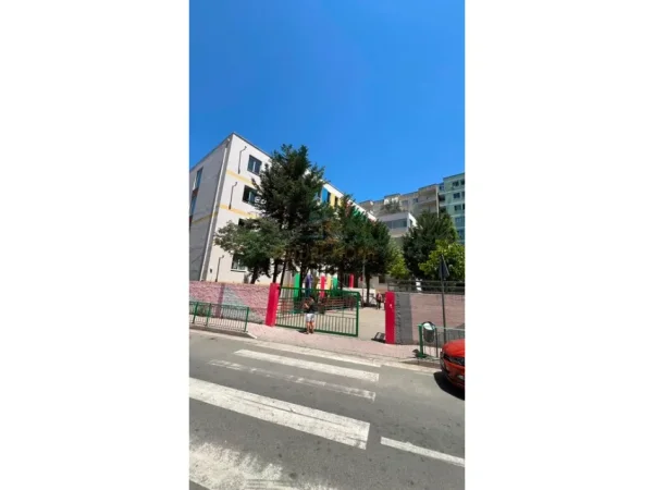 Tirane, shitet apartament 3+1 Kati 2, 126 m² 175.000 € (Fresk)