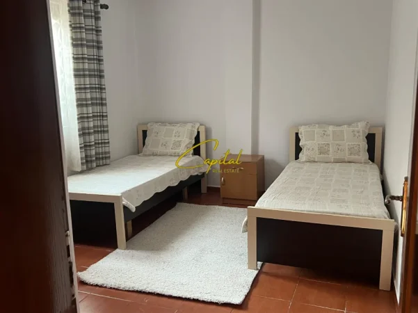 Tirane, jepet me qera apartament 2+1 Kati 1, 80 m² 350 € (RRUGA E DIBRES)