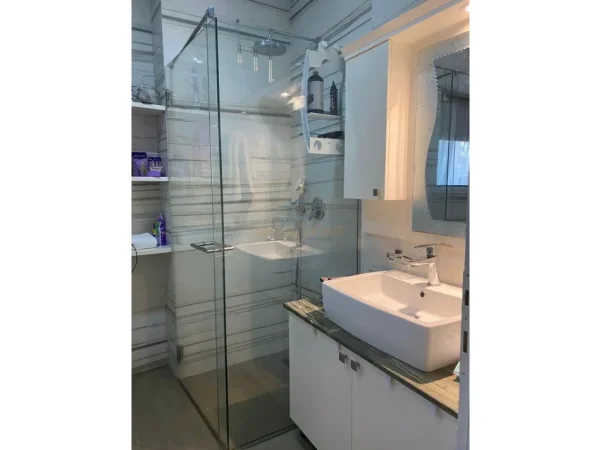 Tirane, shitet apartament 3+1 Kati 4, 151 m² 226.500 € (Fresk)