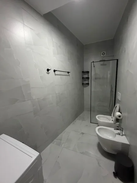 Tirane, jepet me qera apartament 1+1 Kati 5, 68 m² 420 € Ali Demi