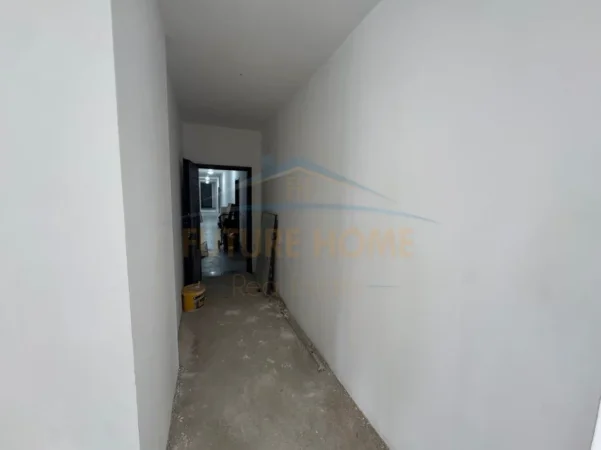 Tirane, shes apartament 2+1+Ballkon Kati 1, 119 m² 195.000 € (5 maj)