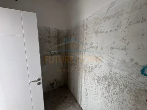 Tirane, shes apartament 2+1+Ballkon Kati 1, 119 m² 195.000 € (5 maj)