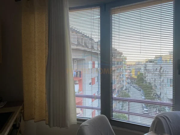 Tirane, jepet me qera apartament 3+1 Kati 4, 151 m² 1.000 € (Fresk)