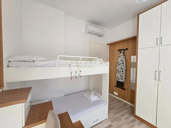 Tirane, jepet me qera apartament 2+1 Kati 7, 120 m² 1.200 € (Delijorgji partners142995)