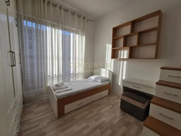 Tirane, jepet me qera apartament 2+1 Kati 7, 120 m² 1.200 € (Delijorgji partners142995)