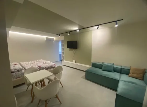 Tirane, jepet me qera apartament 5+1+Aneks+Ballkon , 3.000 € 