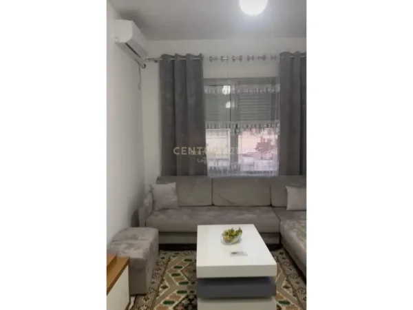 Tirane, jepet me qera apartament 1+1 Kati 4, 53 m² 350 € (Fresk Legacy143022)
