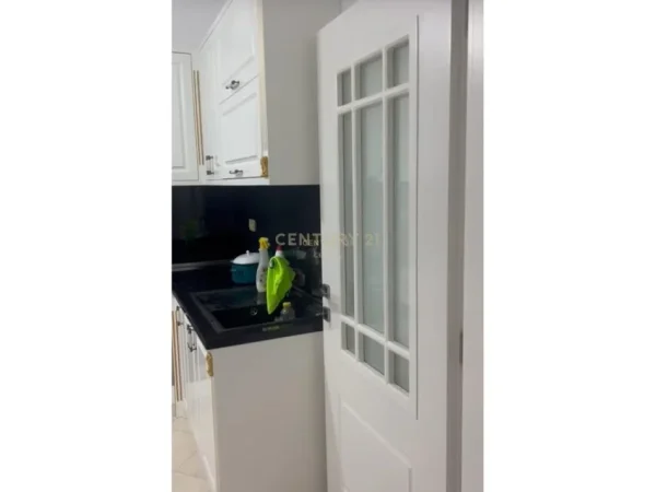 Tirane, jepet me qera apartament 1+1 Kati 4, 53 m² 350 € (Fresk Legacy143022)