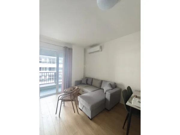 Tirane, jepet me qera apartament 1+1 Kati 10, 59 m² 450 € (QTU Nea143021)