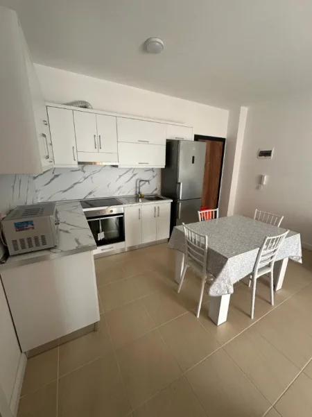 Tirane, jepet me qera apartament 1+1+Ballkon Kati 4, 57 m² 550 € (Jordan Misja)