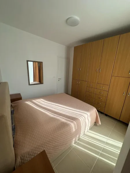 Tirane, jepet me qera apartament 1+1+Ballkon Kati 4, 57 m² 550 € (Jordan Misja)