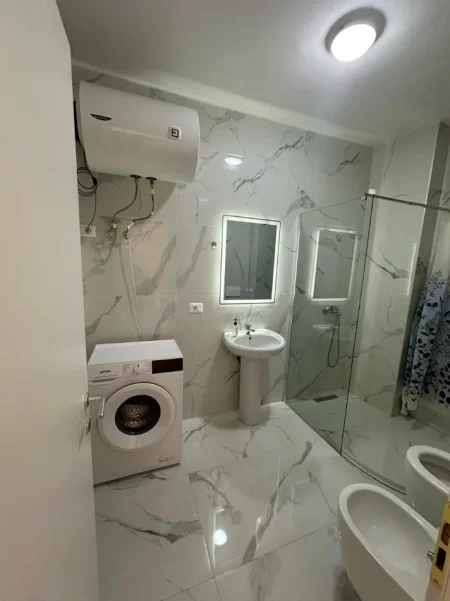 Tirane, jepet me qera apartament 1+1+Ballkon Kati 4, 57 m² 550 € (Jordan Misja)