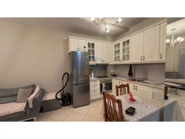 SHITET APARTAMENT 1+1 , PRANE SPITALIT AMERIKAN 3 ,