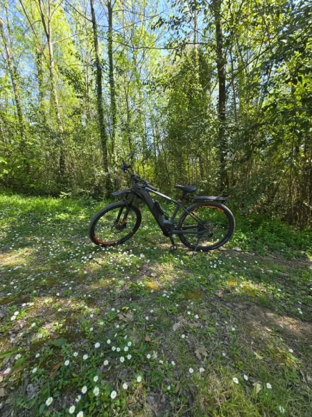 Tirane, shes biciklete elektrike Cube elite hybrid race C:62 gri e erret 2.000 €