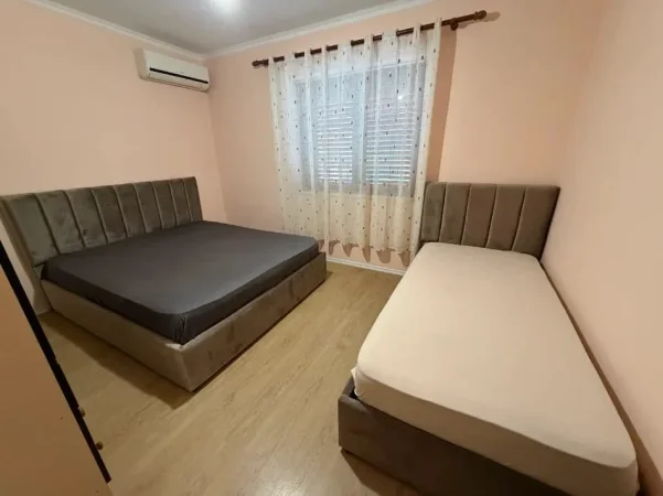 Tirane, jepet me qera Apartament 1+1 Kati 2, Mobiluar, Çmimi 55.000 Lekë të Reja, Pranë Shkollës Baletit, Tiranë.