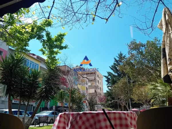 Tirane, jepet me qera ambjent biznesi Kati 0, 150 m² 2.500 € 