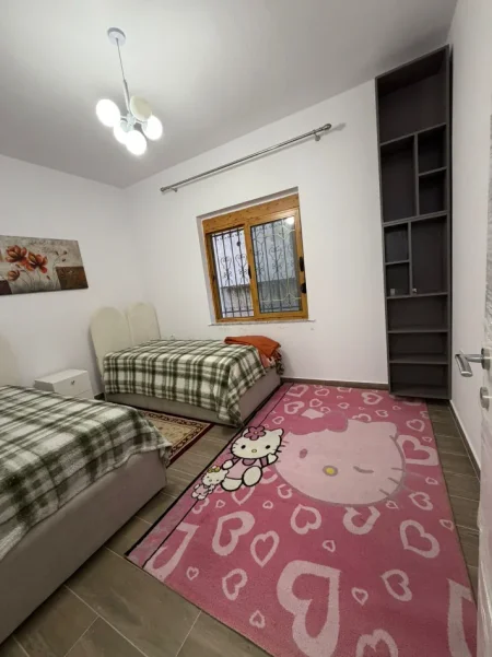 Tirane, jepet me qera apartament 2+1 Kati 1, 500 € (bulevardi i ri)