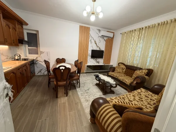 Tirane, jepet me qera apartament 2+1 Kati 1, 500 € (bulevardi i ri)