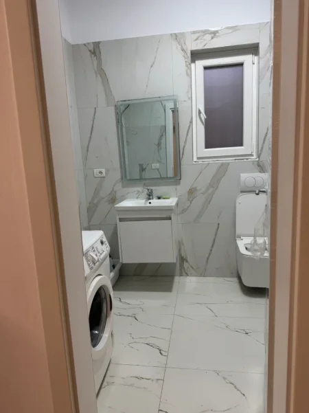 Tirane, jepet me qera apartament 2+1 Kati 1, 500 € (bulevardi i ri)