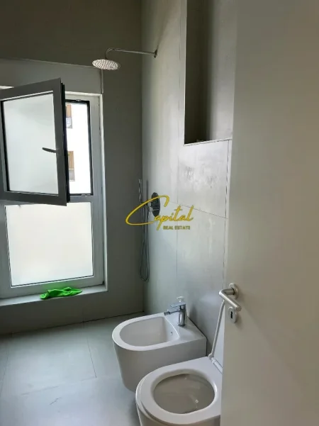 Tirane, jepet me qera apartament 2+1 Kati 8, 80 m² 600 € (KOMPLEKSI KADIU)